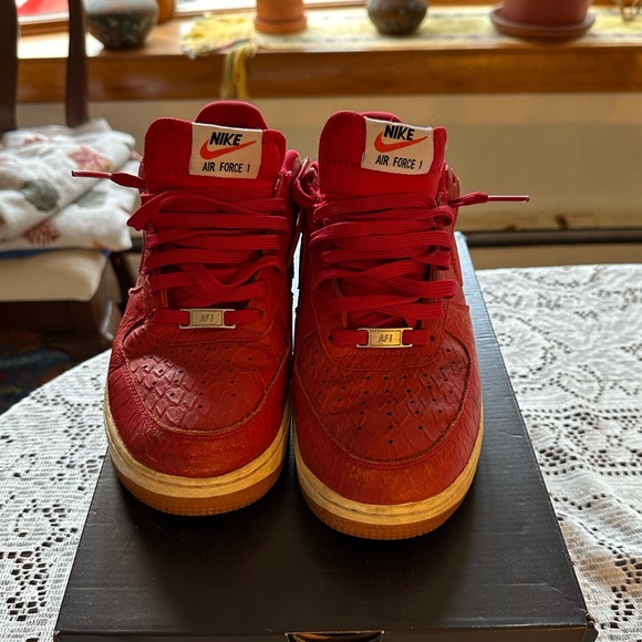 Red Nike Air Force 1s size 9 - Picture 3 of 8
